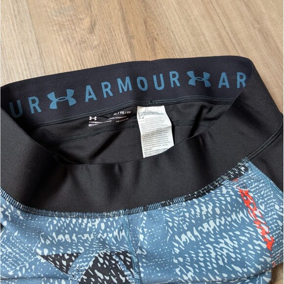 Under Armour Size XL HeatGear Leggings Cropped Fitted Compression EUC - Picture 5 of 10